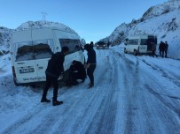 Sincik'te Yollar Buz Pistine Döndü