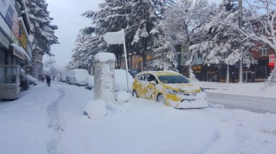 Tatvan'da Kar Kalınlığı Yarım Metreyi Buldu