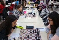 KARABAĞ - Bayraklı'da Kadınlar Şampiyonluk İçin Hamle Yaptı