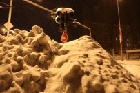 KAR TEMİZLEME - Bitlis'te Hayat Durdu