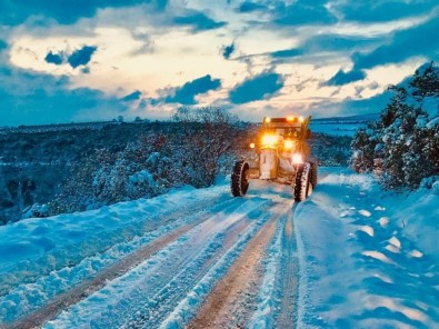 Bursa'da Karla Mücadele Sürüyor