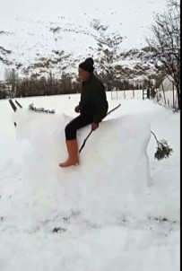 Çiftçinin Kardan At Keyfi