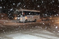 ENGELLİ PERSONEL - Erzurum'da Yoğun Kar Ve Tipi Yolları Ulaşıma Kapadı