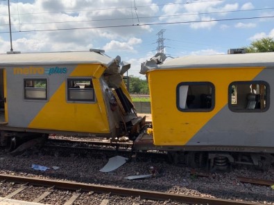 Güney Afrika'da Tren Kazası Açıklaması 2 Ölü