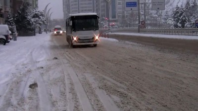 Kar Yağışı Beyoğlu'nda Güzel Görüntüler Oluşturdu