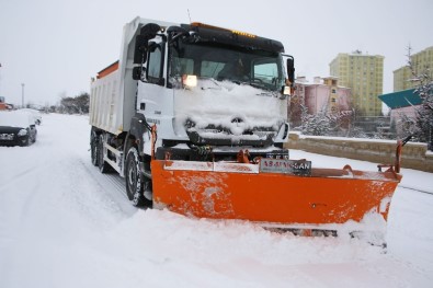 Karaman'da Kar Yağışı Hayatı Olumsuz Yönde Etkiliyor