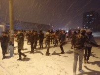 OYUN HAVASI - Konya'da Üniversite Öğrencileri Kar Altında Halay Çekti, Kar Topu Savaşı Yaptı