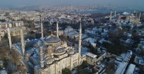 SULTAN AHMET CAMİİ - (Özel) Beyaza Bürünen Sultan Ahmet Camii Ve Ayasofya Kendine Hayran Bıraktı