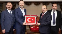 İSMAIL USTAOĞLU - Trabzonspor Yönetim Kurulu'dan Vali Ustaoğlu Ve Emniyet Müdürü Çevik'e Ziyaret