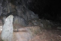 ADAKÖY - 12 Bin Yıllık Mağaranın Duvarlarını Tahrip Ettiler