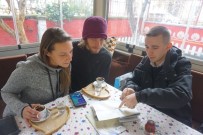 DIKILITAŞ - 800 Kilometre Yürüyecek Amerikalı İki Gezgin İznik'e Ulaştı.