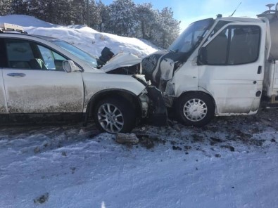 Aslanapa'da Trafik Kazası Açıklaması 5 Yaralı