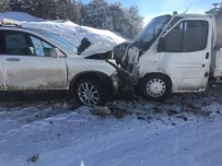 OSMAN ACAR - Aslanapa'da Trafik Kazası Açıklaması 5 Yaralı