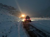 Evinde Mahsur Kalan Hamile Kadını Ekipler Kurtardı