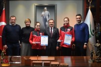 Milli Yüzücülerden Başkan Ataç'a Teşekkür