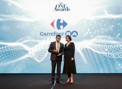 The ONE Awards'den Carrefoursa'ya 'Yılın İtibarlısı' Ödülü