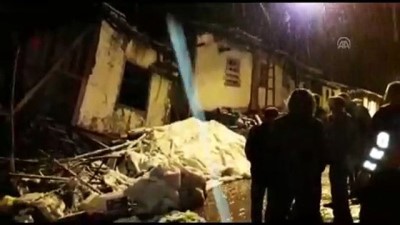 Tokat'ta İki Katlı Ahşap Ev Çöktü