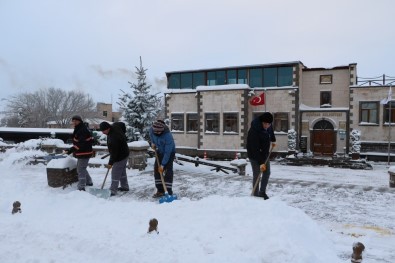 Uçhisar Belediyesi Karla Mücadele Çalışmalarına Devam Ediyor