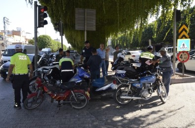 Adana'da Motosiklet Sürücülerine Denetim