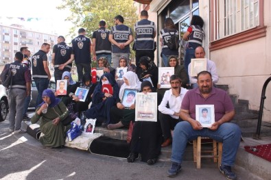 Annelerin HDP Önündeki Evlat Nöbeti 29'Uncu Gününde