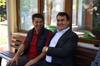 FUTBOL SAHASI - Başkan Dündar Halkla El Ele