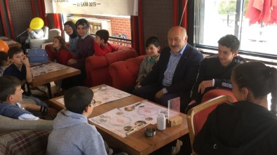 Çocukları Oyuncakla Sevindirdiler