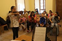 ÇOCUK KOROSU - Eyüpsultan Belediyesi'nin Kültür Sanat Kurslarına Yoğun İlgi