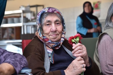 Gençlerden Anlamlı Konser