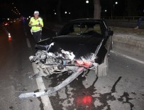 LÜKS OTOMOBİL - Hurdaya Dönen Lüks Otomobilin Sürücüsü Çıkmayınca Polis Soruşturma Başlattı