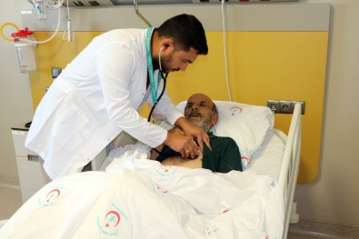 Kalbi Duran Hasta, 1 Saatlik Kalp Masajıyla Hayata Döndü