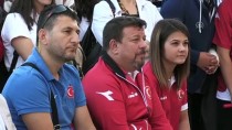 OKTAY KAYA - Okul Arkadaşları Dünya Şampiyonu Habibe'yi Konfetilerle Karşıladı