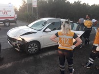 BÜYÜKKARıŞTıRAN - Otomobilin Çarptığı Tabela Aracın Ön Camından Ok Gibi İçeri Girdi