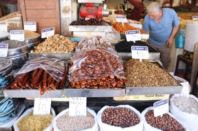 Şanlıurfa'da kışlık kuru yemişler görücüye çıktı