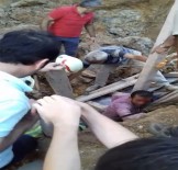 TOPRAK KAYMASI - Sultanbeyli'de Toprak Kayması Açıklaması 1 İşçi Yaralandı