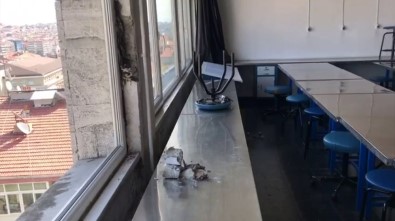 Tahliye Kararı Verilen Diş Hekimliği Fakültesi'nde Oluşan Hasar, Böyle Görüntülendi