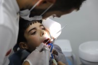 DİŞ TEDAVİSİ - Türk Doktorlarından Suriyelilere Diş Sağlığı Hizmeti