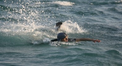 Yüzerek Sakız Adası'na Kaçarken Yakalandı