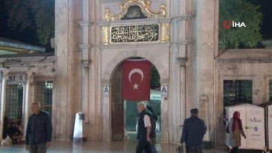 İstanbul'da Mehmetçik İçin Yatsı Namazı Sonrası Dualar Edildi