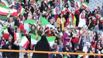 KADIN TARAFTAR - Kadınların Da Tribünden İzlediği Maçta İran, Kamboçya'yı 14-0 Yendi