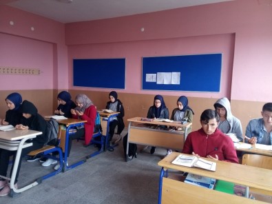 Öğrenciler Mehmetçik'e Fetih Suresi Okuyarak Dua Ettiler