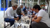 SATRANÇ FEDERASYONU - Siirt'teki Kahvede Yarım Asırdan Bu Yana Satranç Oynanıyor