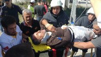 SARıKEMER - Söke'de Turistleri Taşıyan Midibüs Kaza Yaptı Açıklaması 4 Yaralı