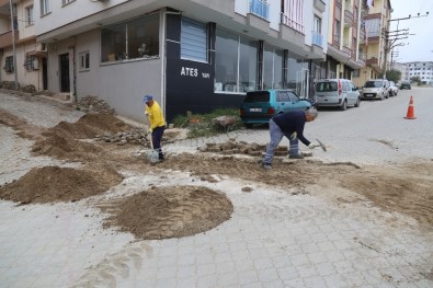 Turgutlu'da Yağmurdan Etkilenen Yollara Bakım