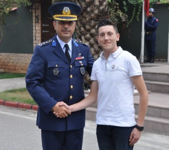 Afrin Gazisi Yunus Emre Işık'a Rozet