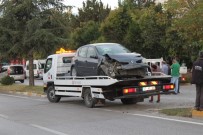 Araçlar Hurdaya Döndüğü Kazayı Sürücüler Yara Almadan Atlattı