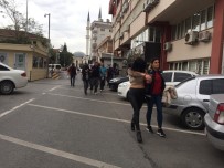 ESKIHISAR - Çete Üyesi Kadın Şoförleri Oyalarken, Diğer Üyeler Kamyonları Çalmış