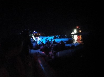 İzmir'de 65 Kaçak Göçmen Yakalandı