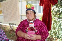 EL EMEĞİ GÖZ NURU - Mikro Kredili Kadınlar El Emeği Ürünlerini Sergiliyor