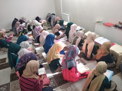 Öğrenciler Fetih Suresi Okudu