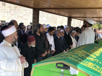 Solmaz Ve Arifoğlu Son Yolculuğa Uğurlandı